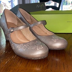 Naya Chalice Mary Jane Pumps